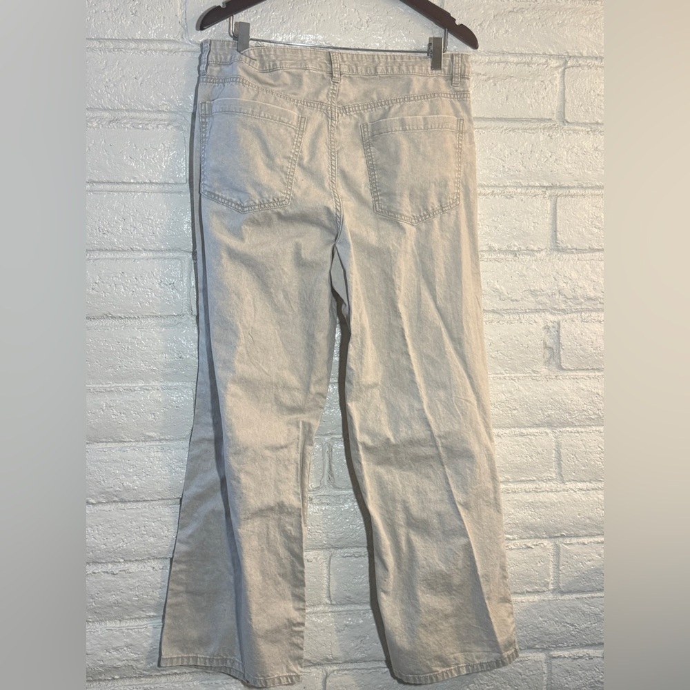 H&M Womens Khaki Pants Size 12 Beige Straight Leg Casual Chinos - Picture 3 of 4